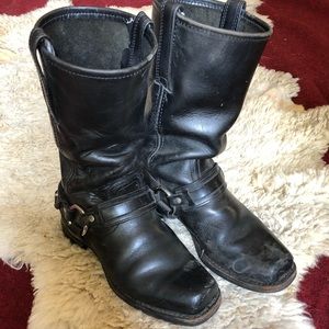 Frye Harness 12R Boots Size 9.5 Vibram Soles